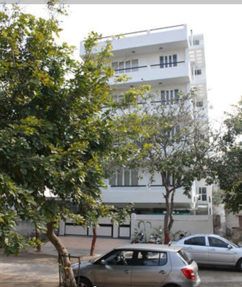 Colonel'S Retreat At The Airport Bed & Breakfast New Delhi Ngoại thất bức ảnh