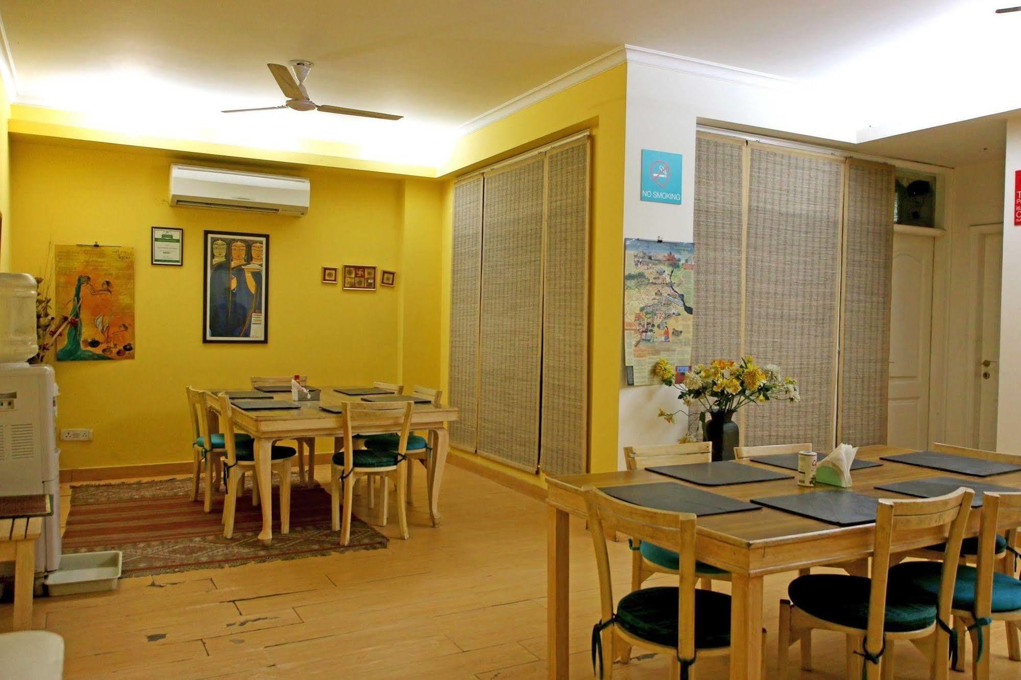 Colonel'S Retreat At The Airport Bed & Breakfast New Delhi Ngoại thất bức ảnh